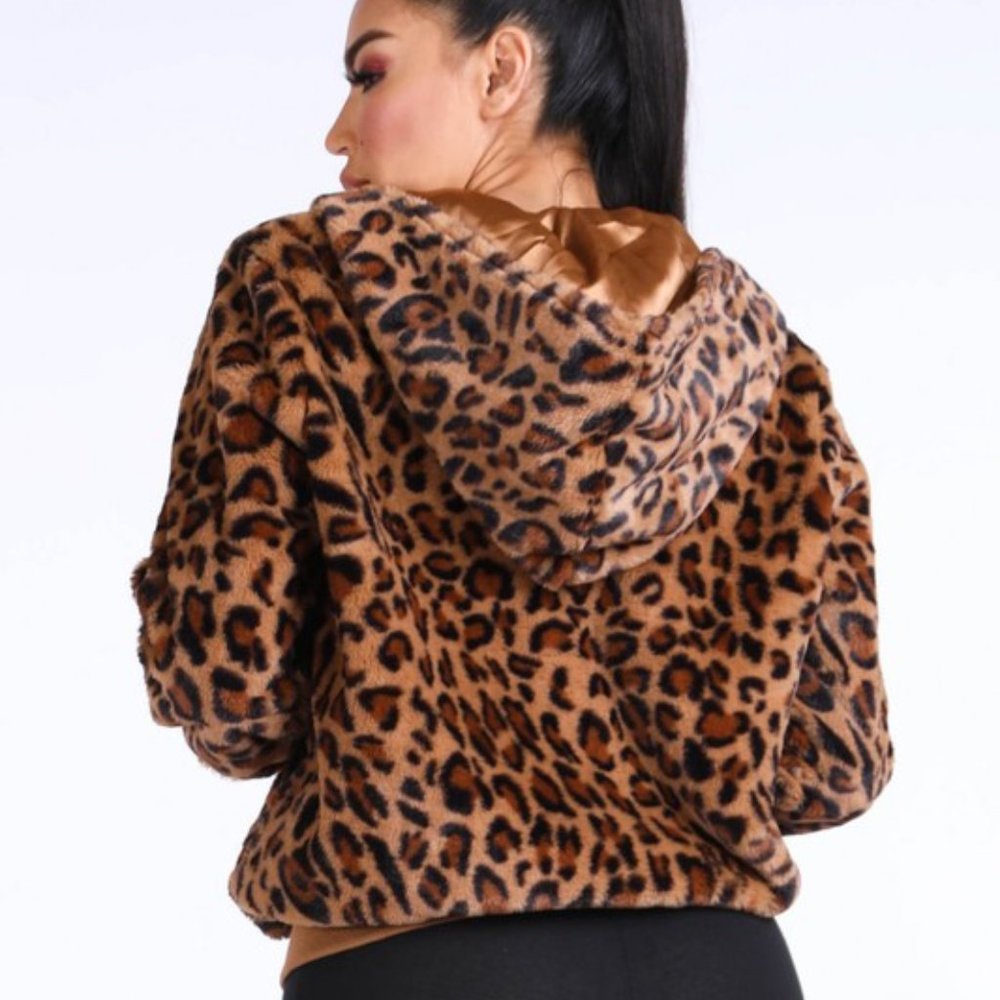 Leopard Hoodie in Brown-  Curvy - Picture 3 of 3